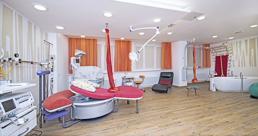 University Hospital Halle (Saale) Obstetrics room.jpg